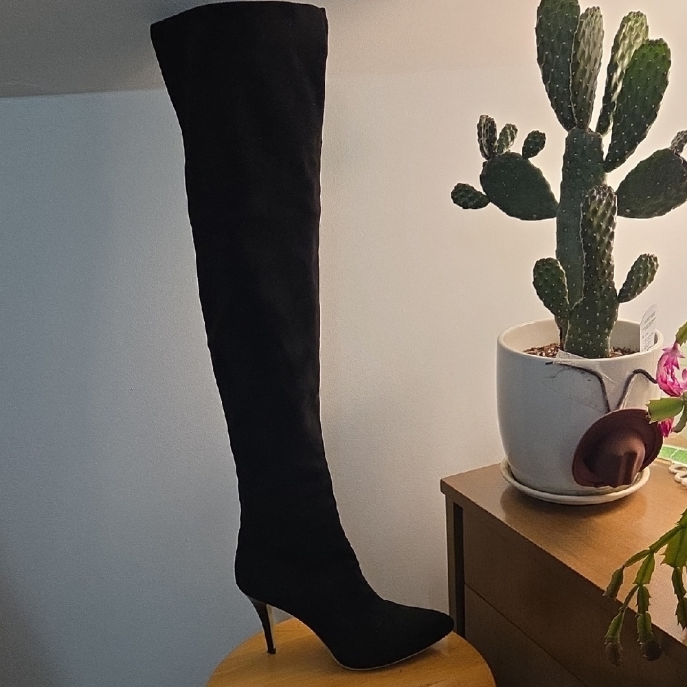 Chic Black Over-the-Knee Boots